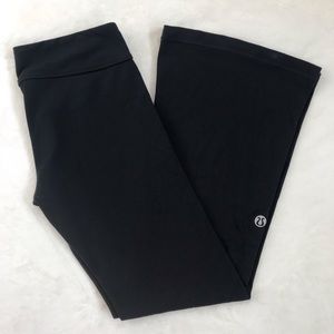 Lululemon Astro noir boot cut leggings size 4